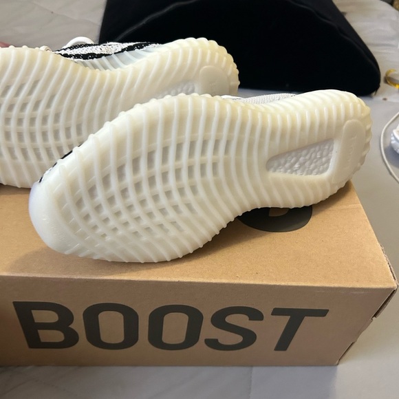 Yeezys boots 350 zebra - Picture 4 of 5